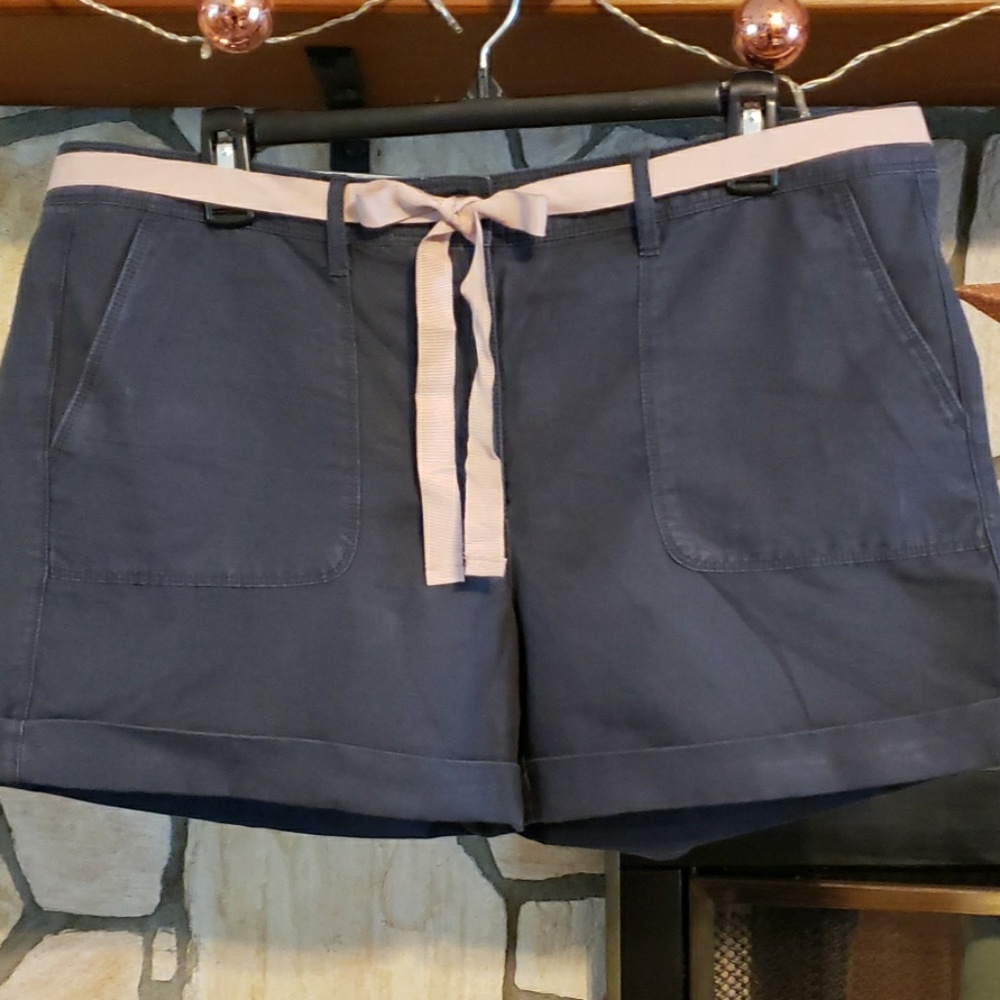 Loft charcoal shorts with rose ribbon belt Sz 12
